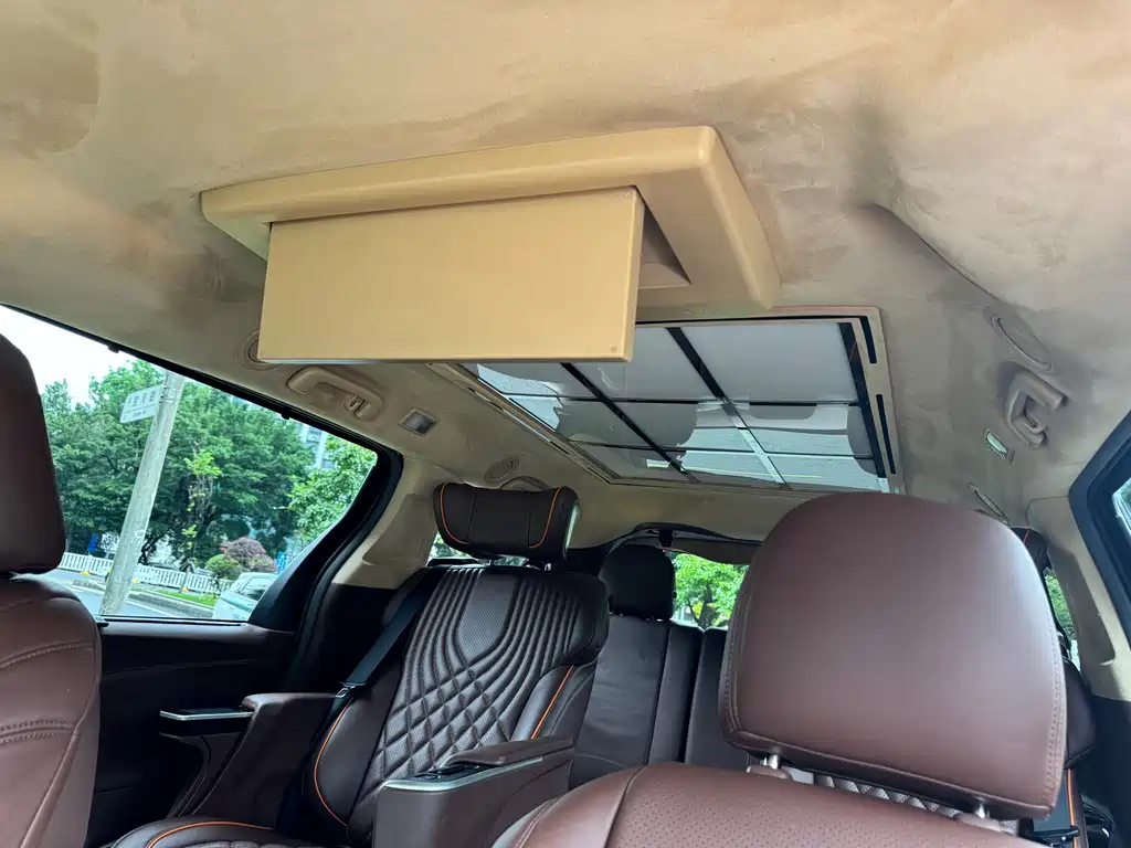 Toyota Sienna 2017 — фото 13