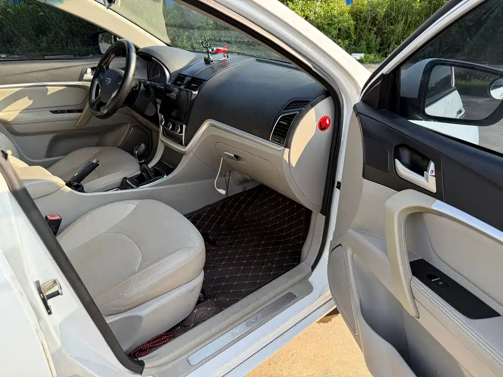 Geely Emgrand 2015 — фото 12