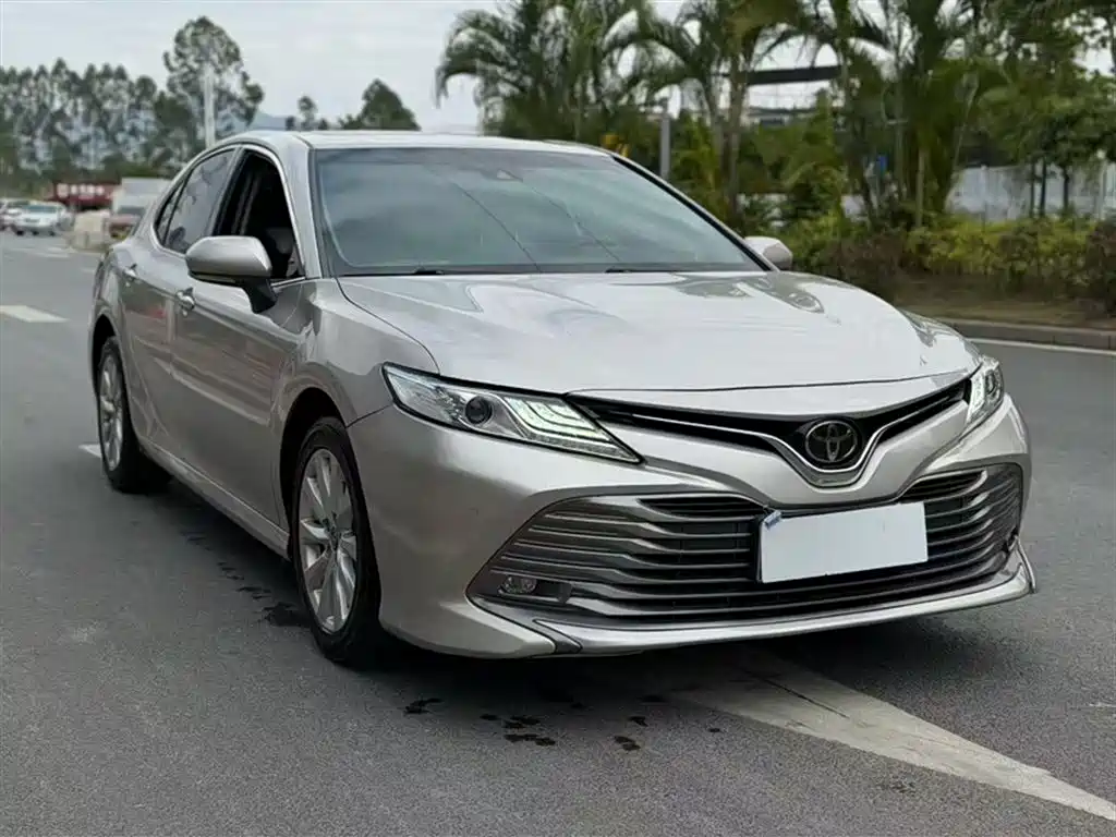 Toyota Camry 2019 — фото 23