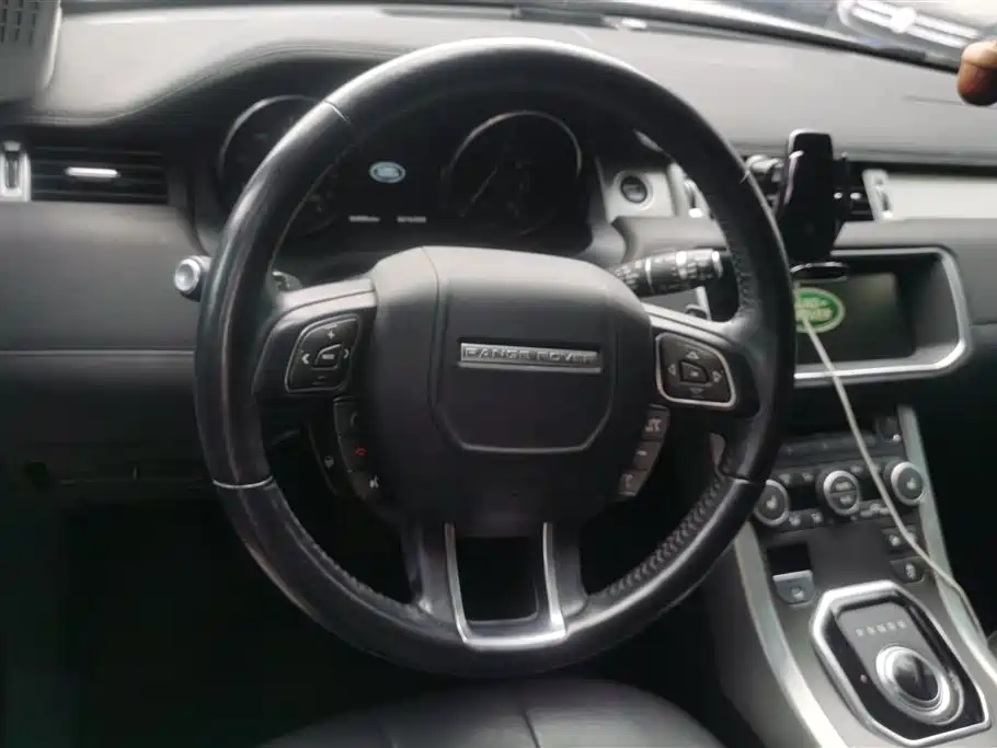 Land Rover Evoque 2018 — фото 15