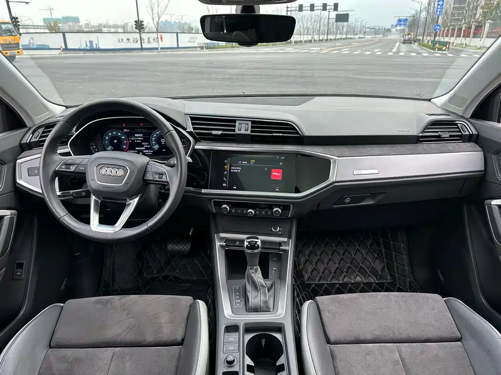 Audi Q3 2019 — фото 14