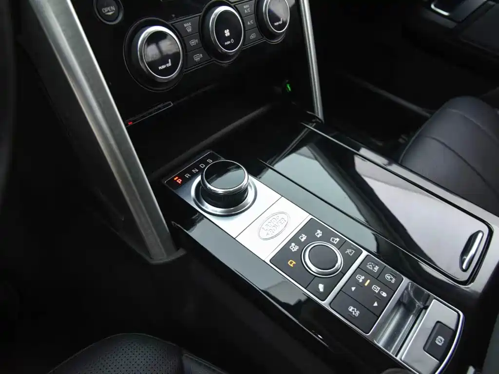 Land Rover Discovery 2017 — фото 12