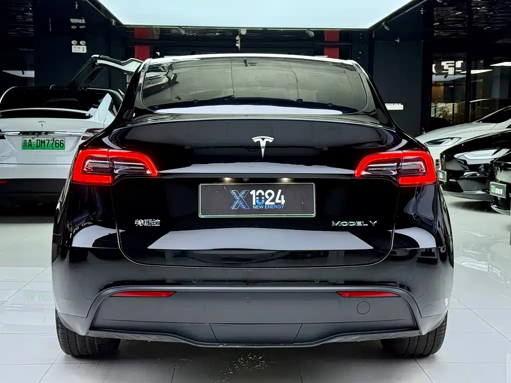 Tesla Model Y 2022 — фото 12