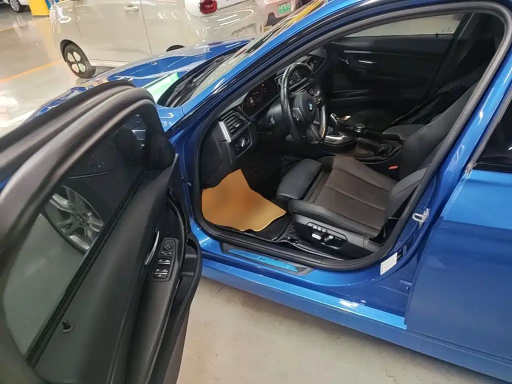 BMW 3 Series 2018 — фото 16