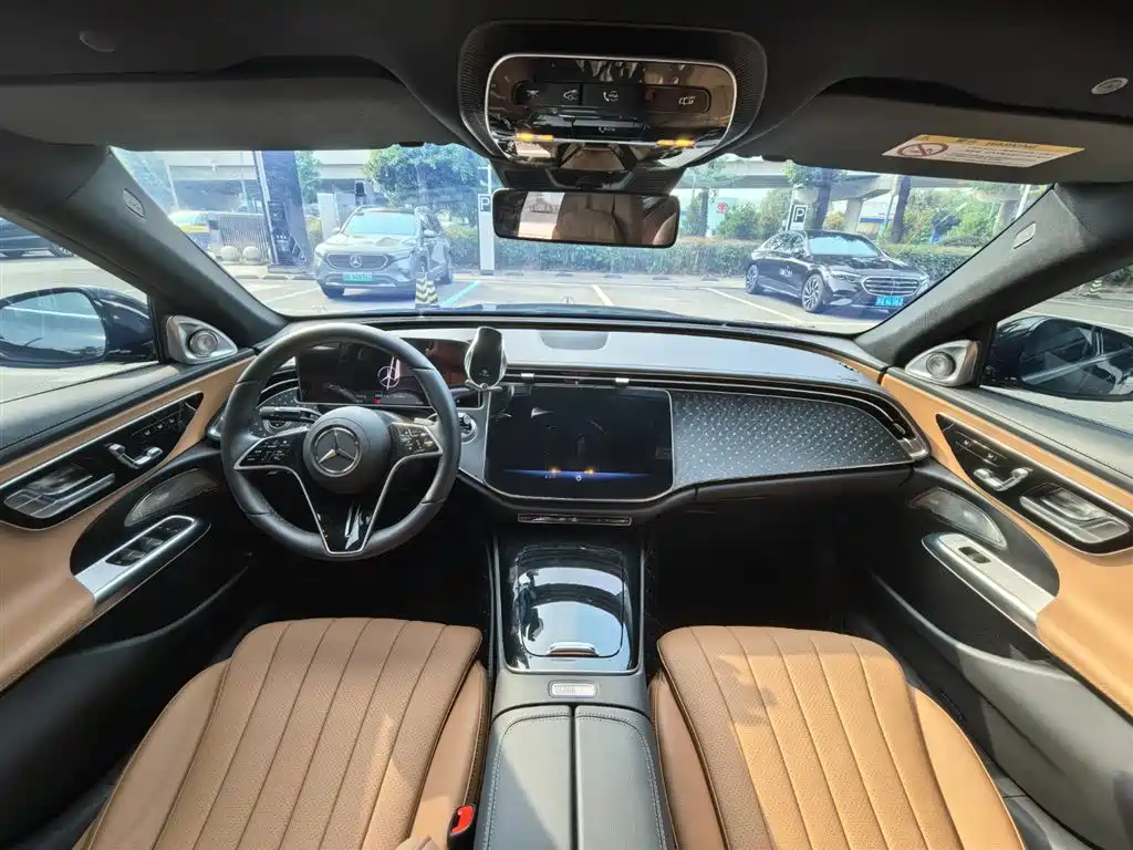 Mercedes-Benz E-Class 2025 — фото 10