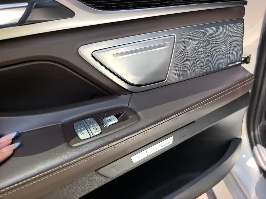 BMW 7 Series 2017 — фото 14