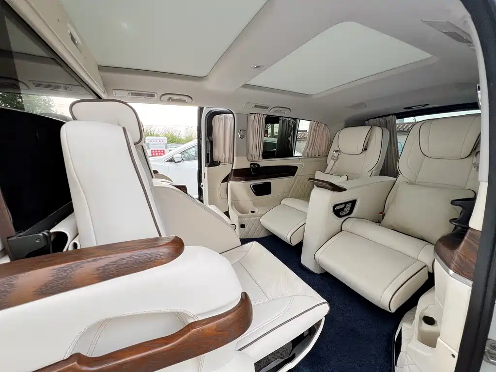 Mercedes-Benz V-Class 2020 — фото 14
