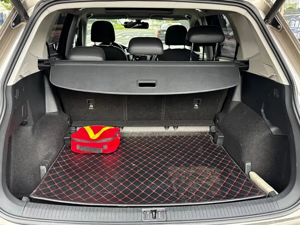 Volkswagen Tiguan L 2017 — фото 15