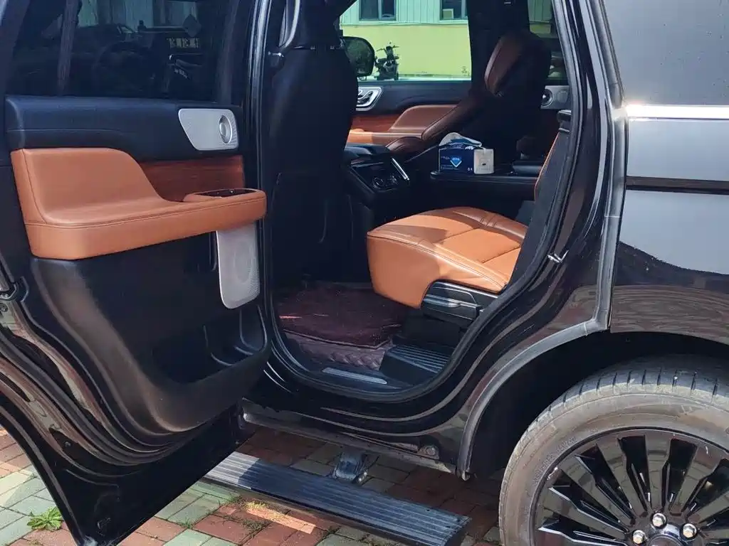 Lincoln Navigator 2021 — фото 12