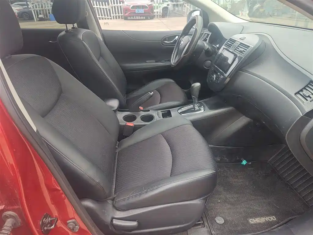 Nissan Tiida 2015 — фото 25