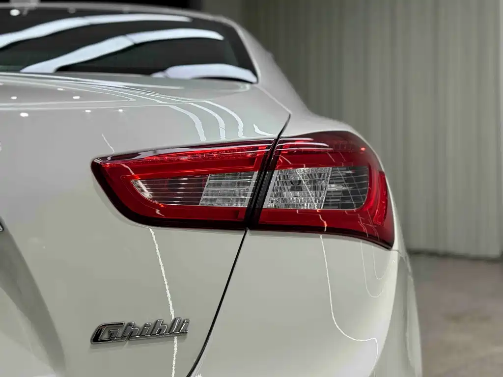 Maserati Ghibli 2015 — фото 29