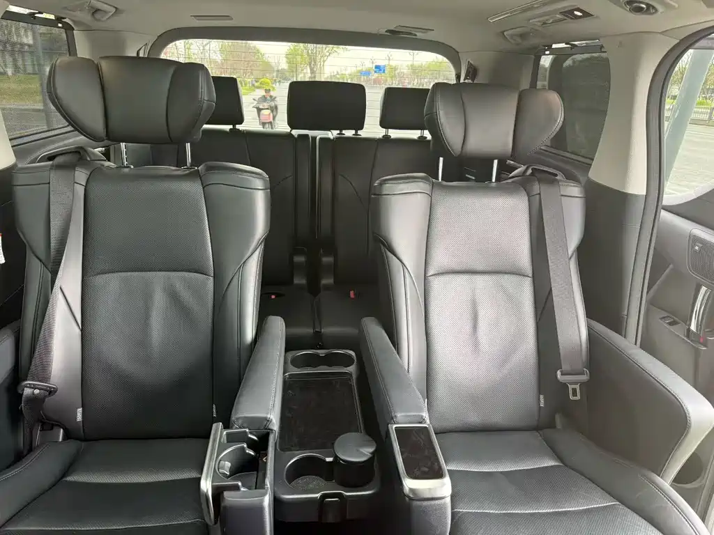 Toyota Vellfire 2022 — фото 7