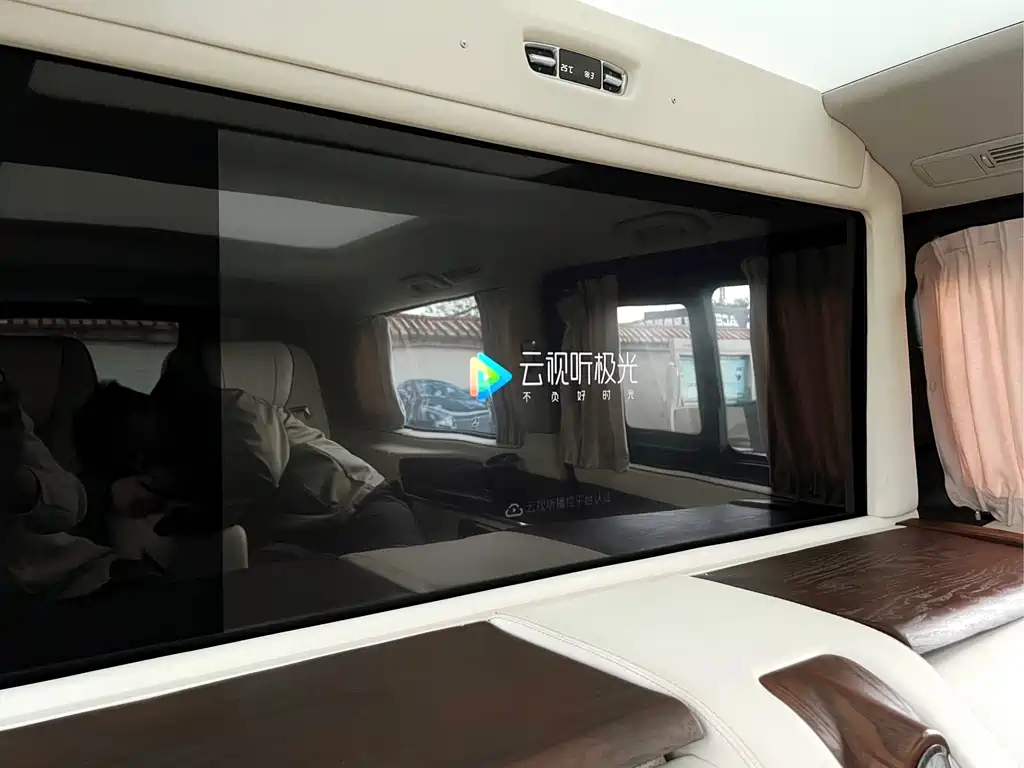 Mercedes-Benz V-Class 2020 — фото 16
