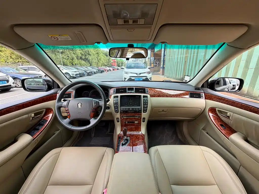 Toyota Crown 2005