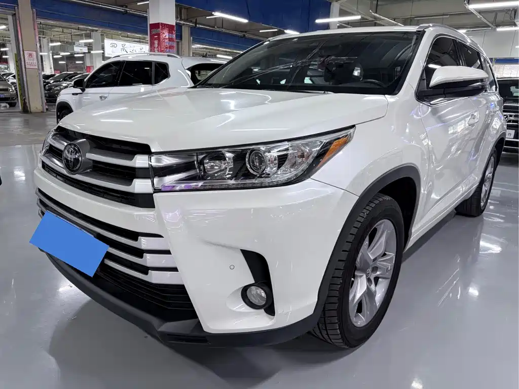 Toyota Highlander 2018 — фото 1