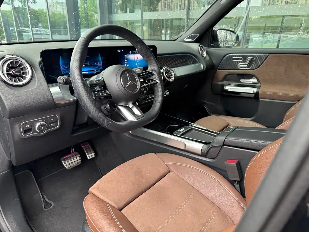 Mercedes-Benz GLB AMG 2025 — фото 12