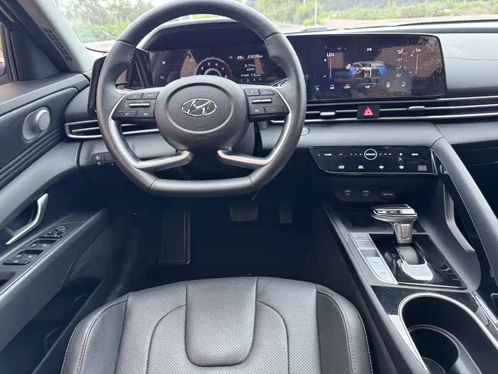 Hyundai Elantra 2023 — фото 20