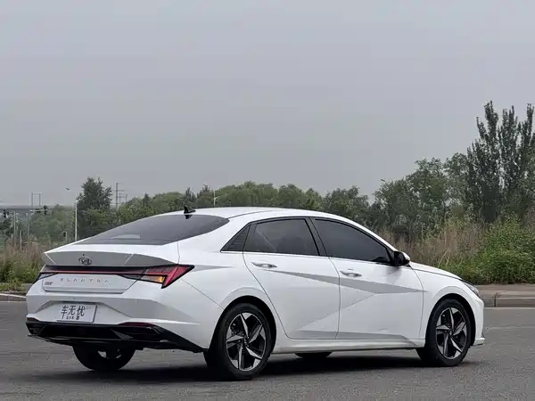 Hyundai Elantra 2023
