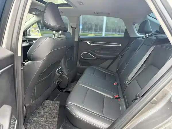 Geely Emgrand 2022