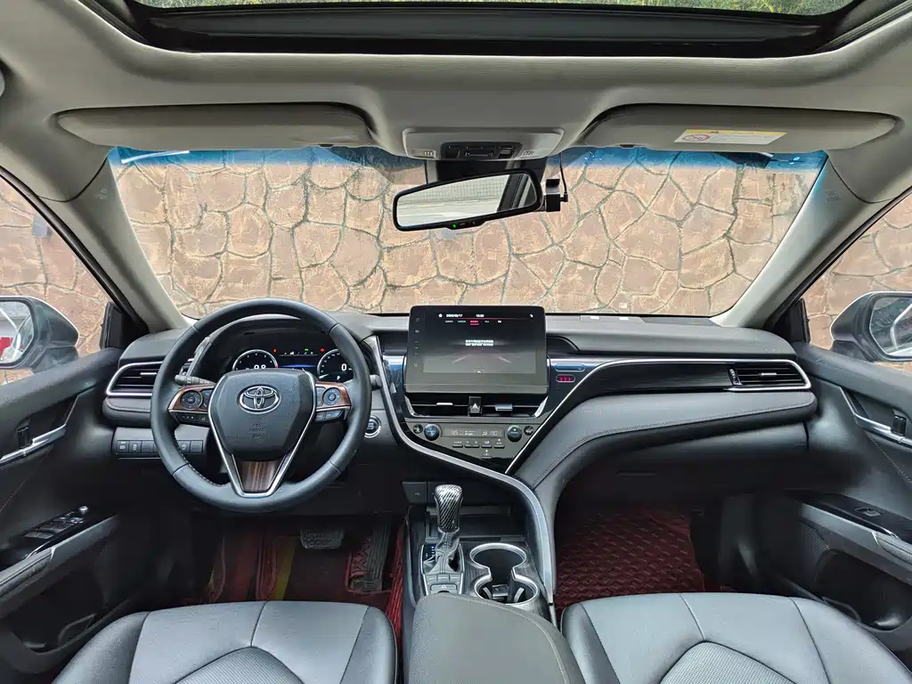 Toyota Camry 2021 — фото 11