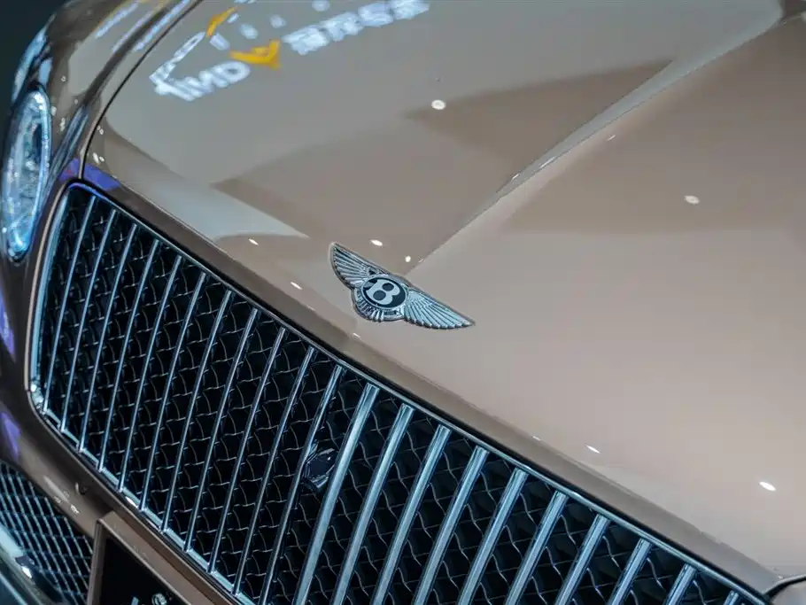 Bentley Bentayga 2023 — фото 4