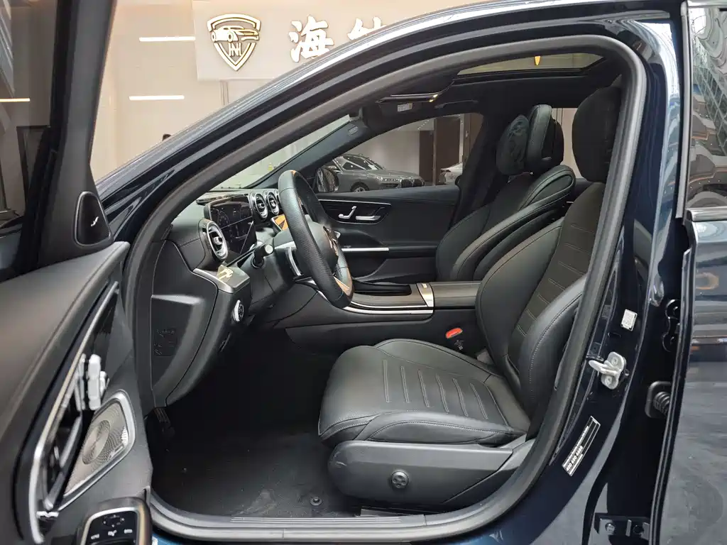 Mercedes-Benz C-Class 2024