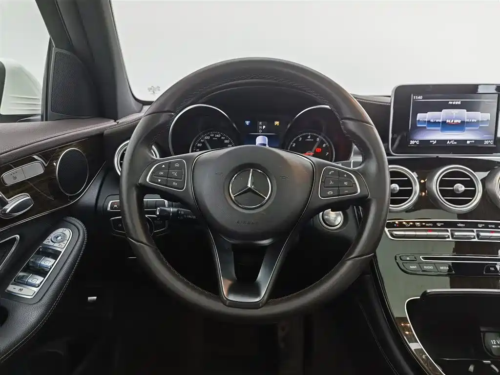 Mercedes-Benz GLC 2018 — фото 11
