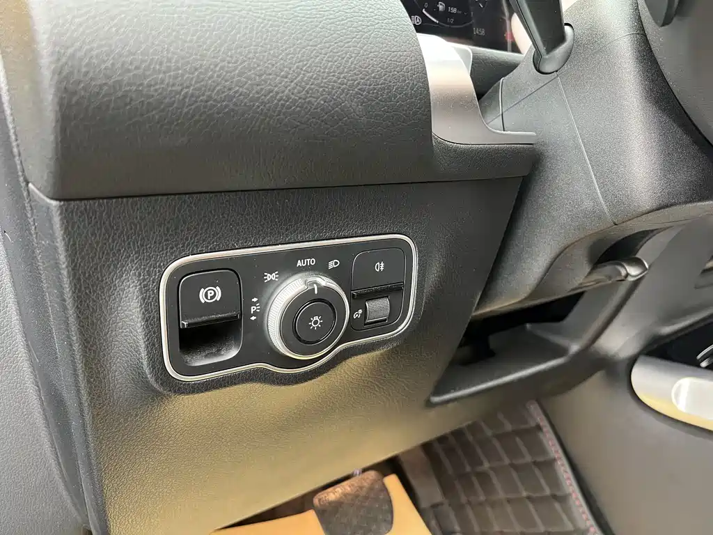 Mercedes-Benz GLB 2024
