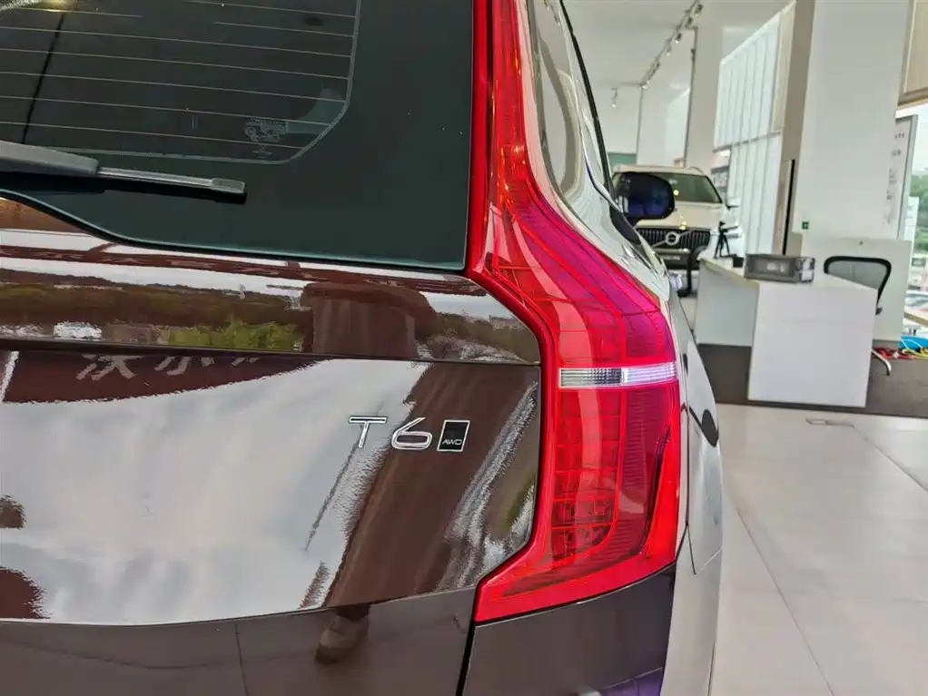 Volvo XC90 2017 — фото 17