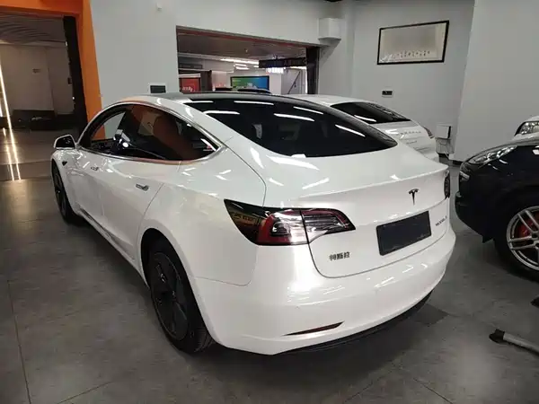 Tesla Model 3 2020