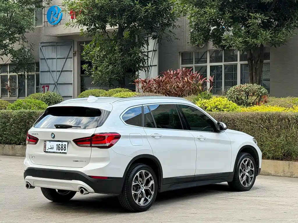 BMW X1 2021 — фото 9