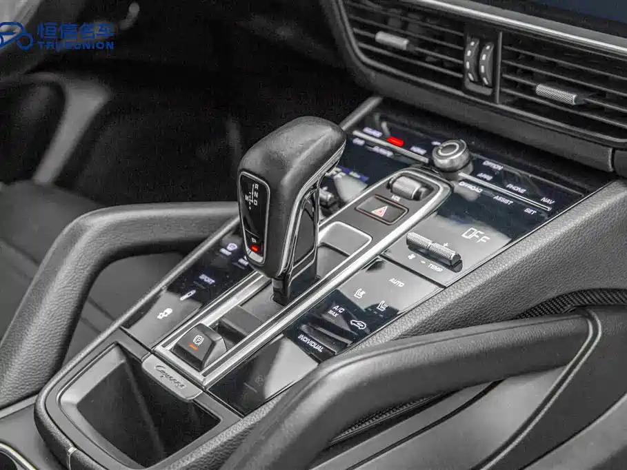 Porsche Cayenne 2018 — фото 18