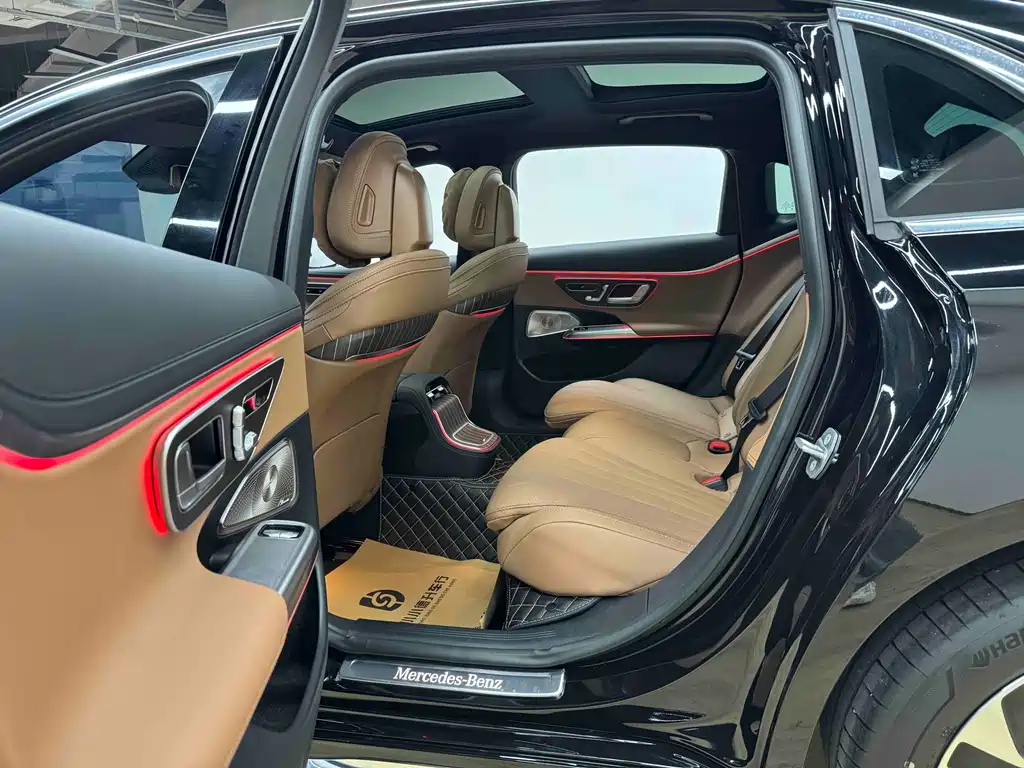 Mercedes-Benz E-Class 2025 — фото 17