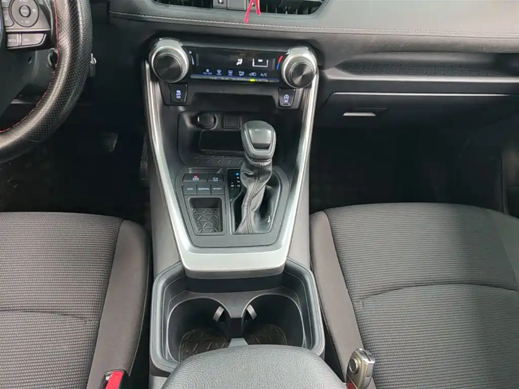 Toyota RAV4 2023 — фото 14