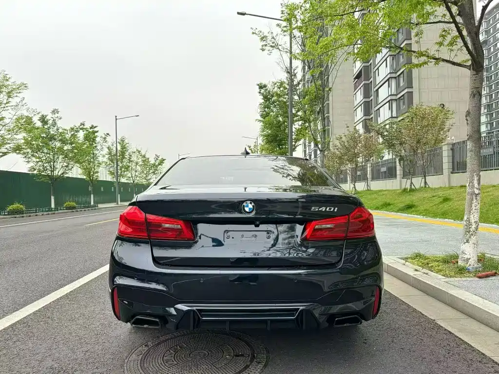 BMW 5 Series 2018 — фото 8