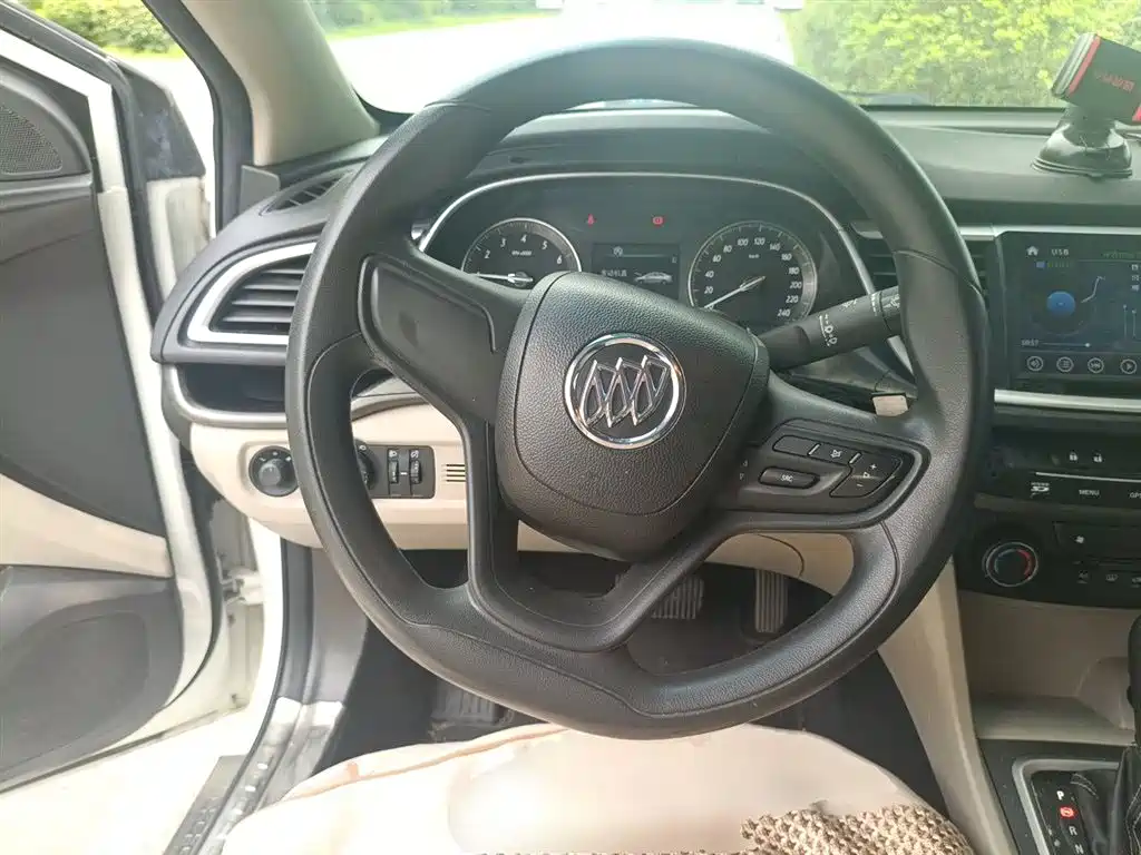 Buick Excelle 2015 — фото 11