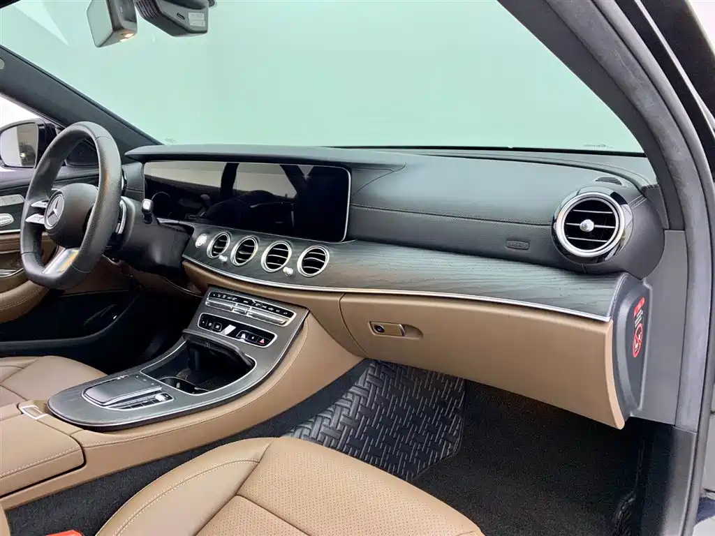 Mercedes-Benz E-Class 2023 — фото 16