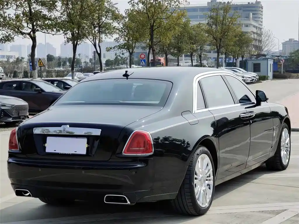 Rolls-Royce Ghost 2013 — фото 10