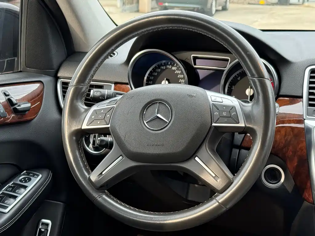 Mercedes-Benz M-Class 2013 — фото 13