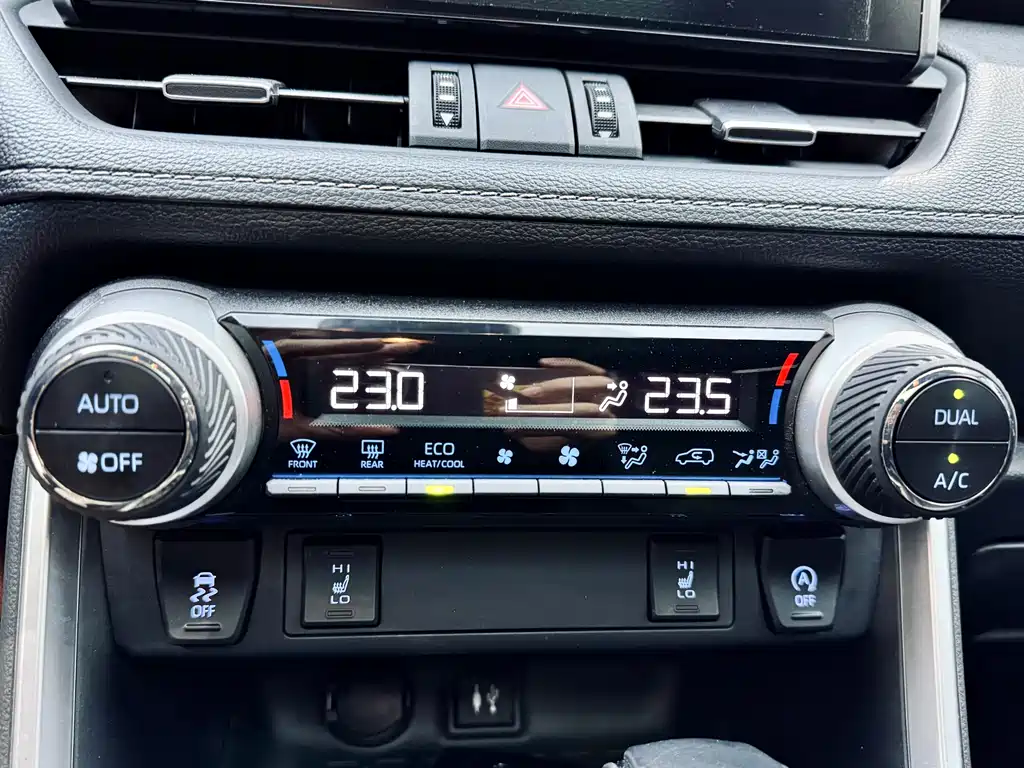 Toyota RAV4 2022 — фото 15