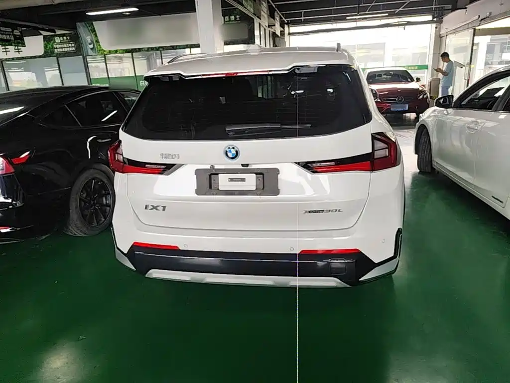 BMW iX1 2024