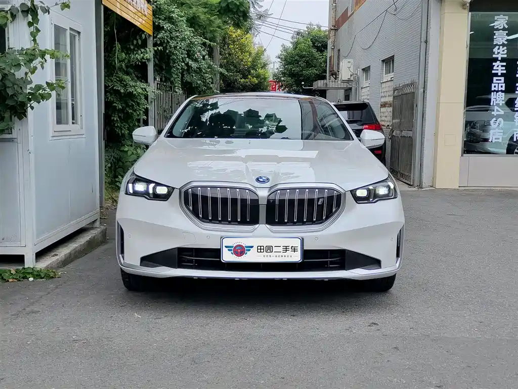 BMW i5 2025 — фото 2