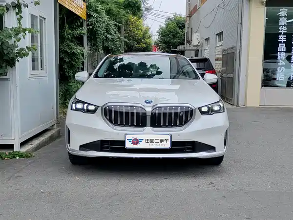 BMW i5 2025