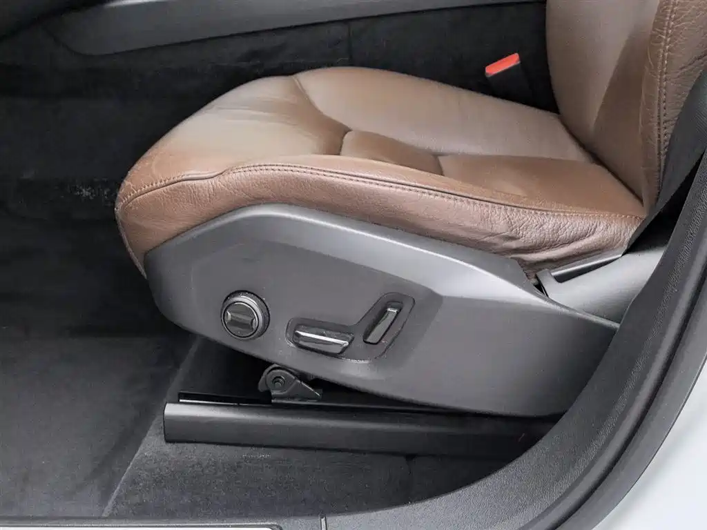 Volvo XC60 2020 — фото 20
