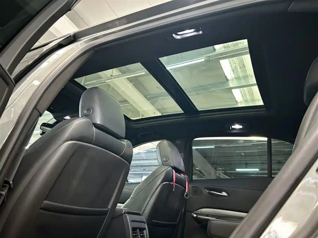 Cadillac XT4 2019 — фото 15