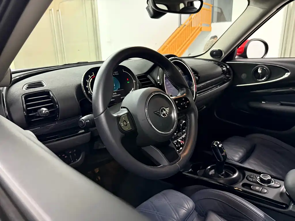 MINI Clubman 2023 — фото 11