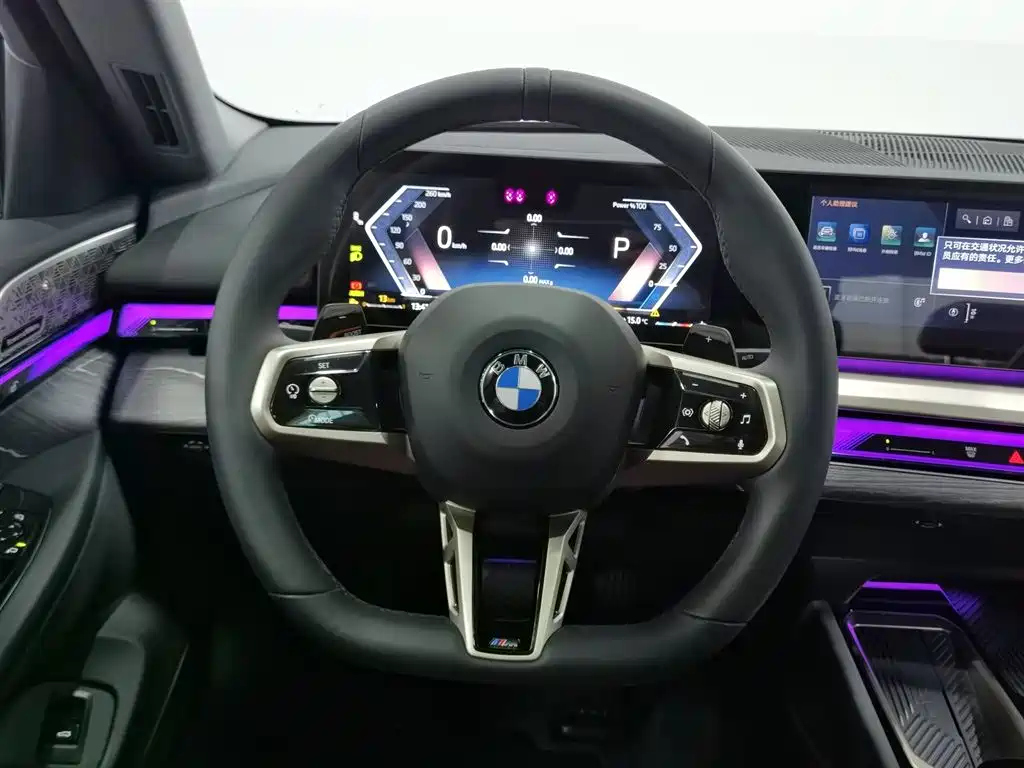 BMW 5 Series 2025 — фото 11