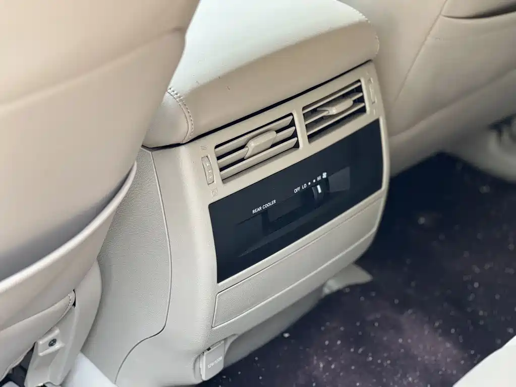 Toyota Land Cruiser 2020 — фото 14