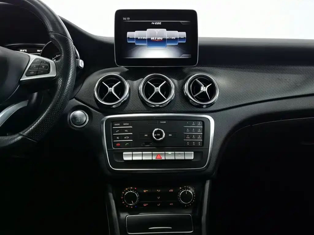 Mercedes-Benz GLA 2019 — фото 12
