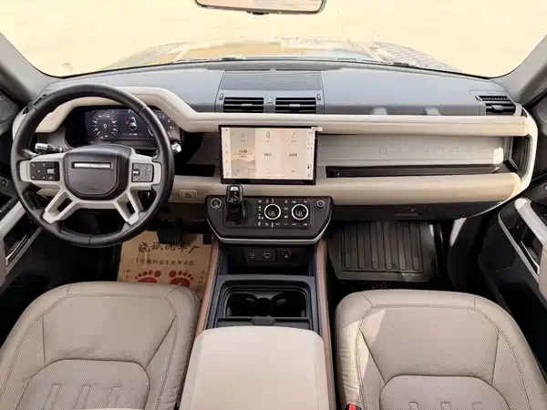 Land Rover Defender 2021